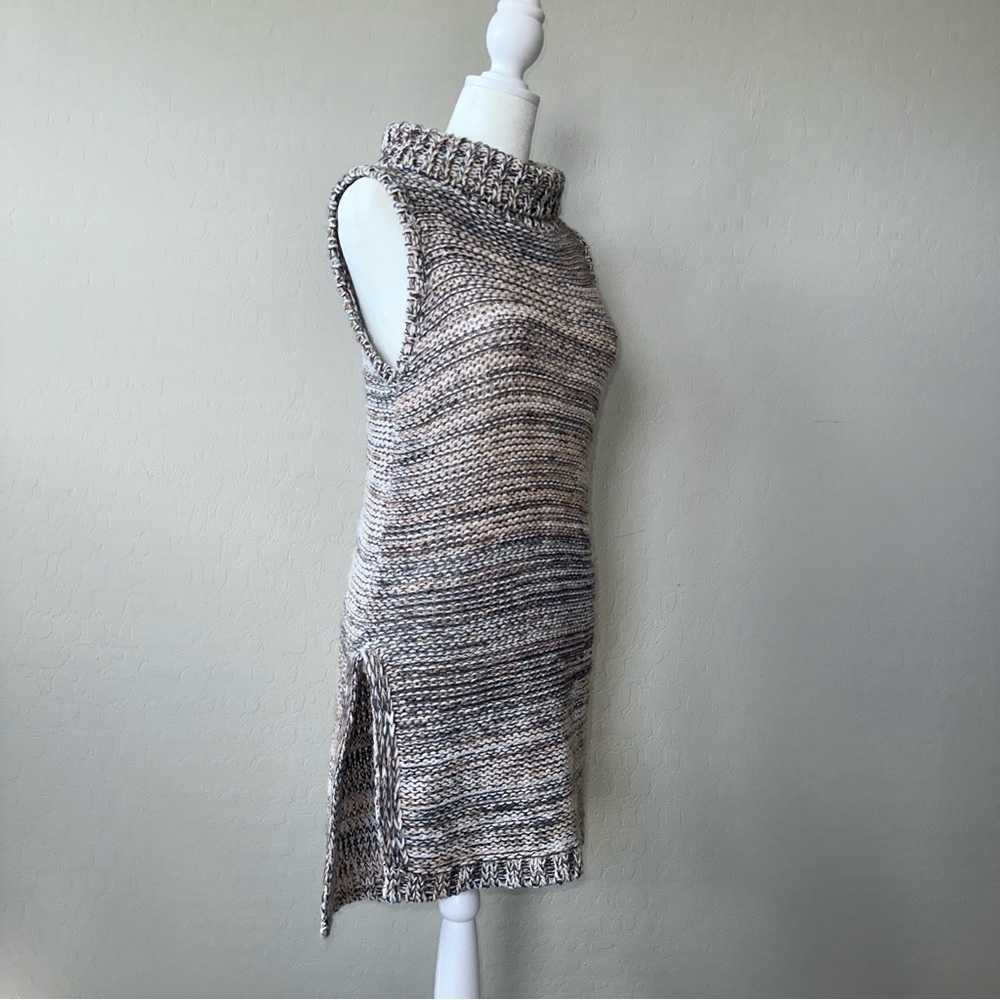 Cliché Sleeveless Cowl-neck Sweater - Picture 3 of 8